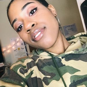 Meet your Posher, Briana